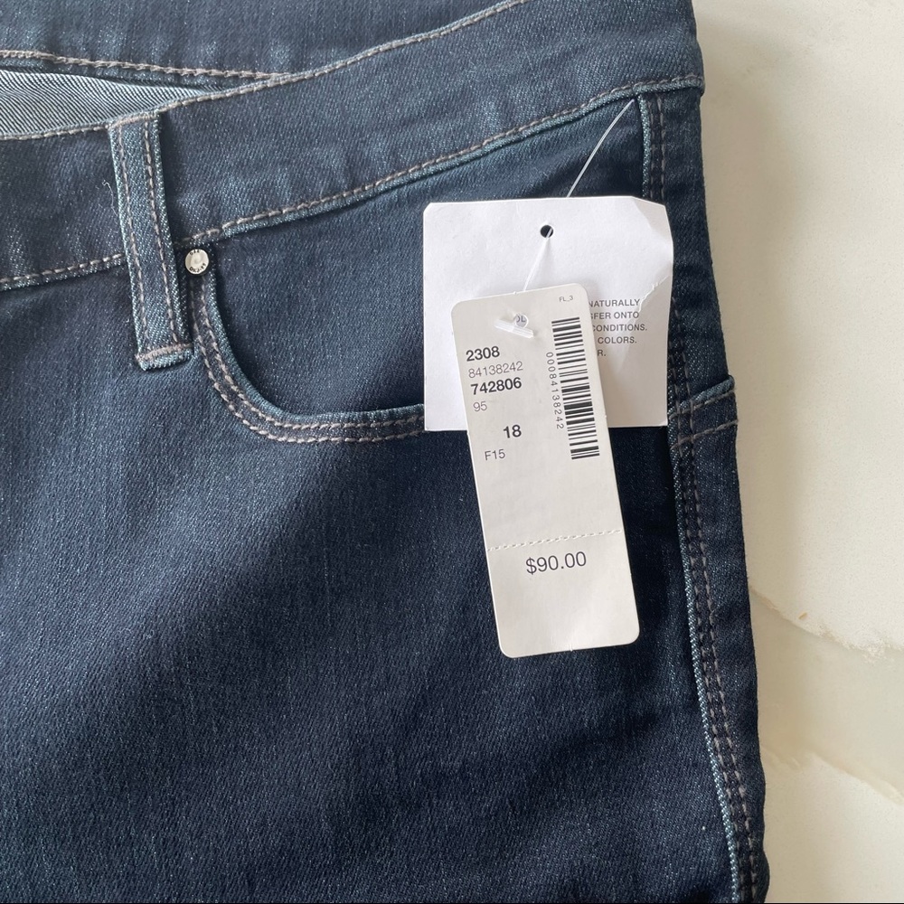 DKNY body sculpt jeans dark wash boot cut New size 18